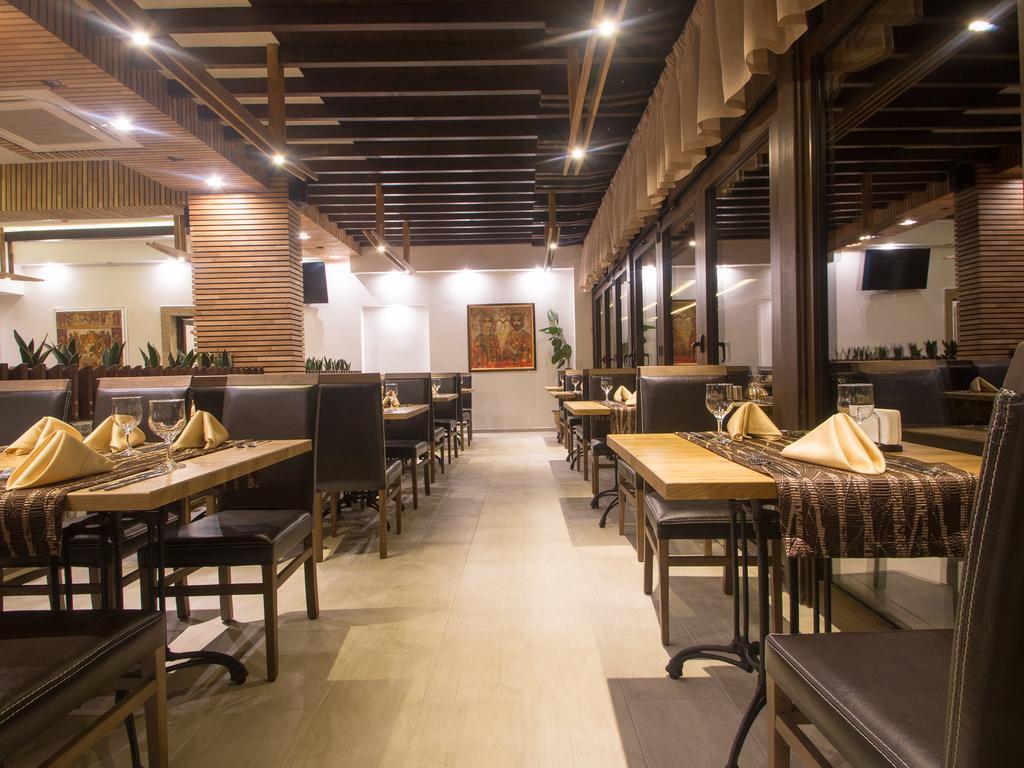 Park Hotel Asenevtsi 벨리코 터르노보 외부 사진